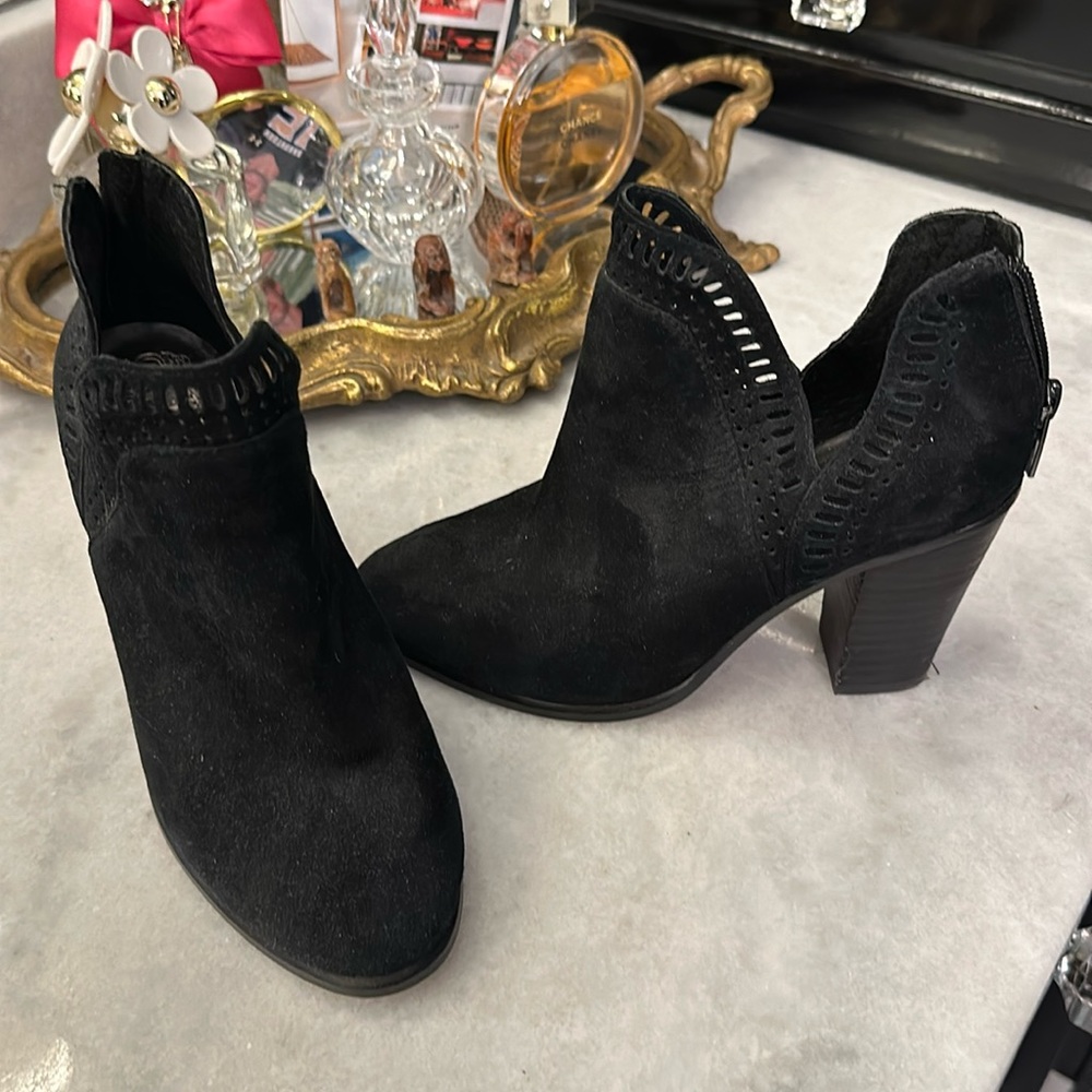 Vince Camuto/Black/Suede/Block Heel/Ankle Boot/Size 5/Like New